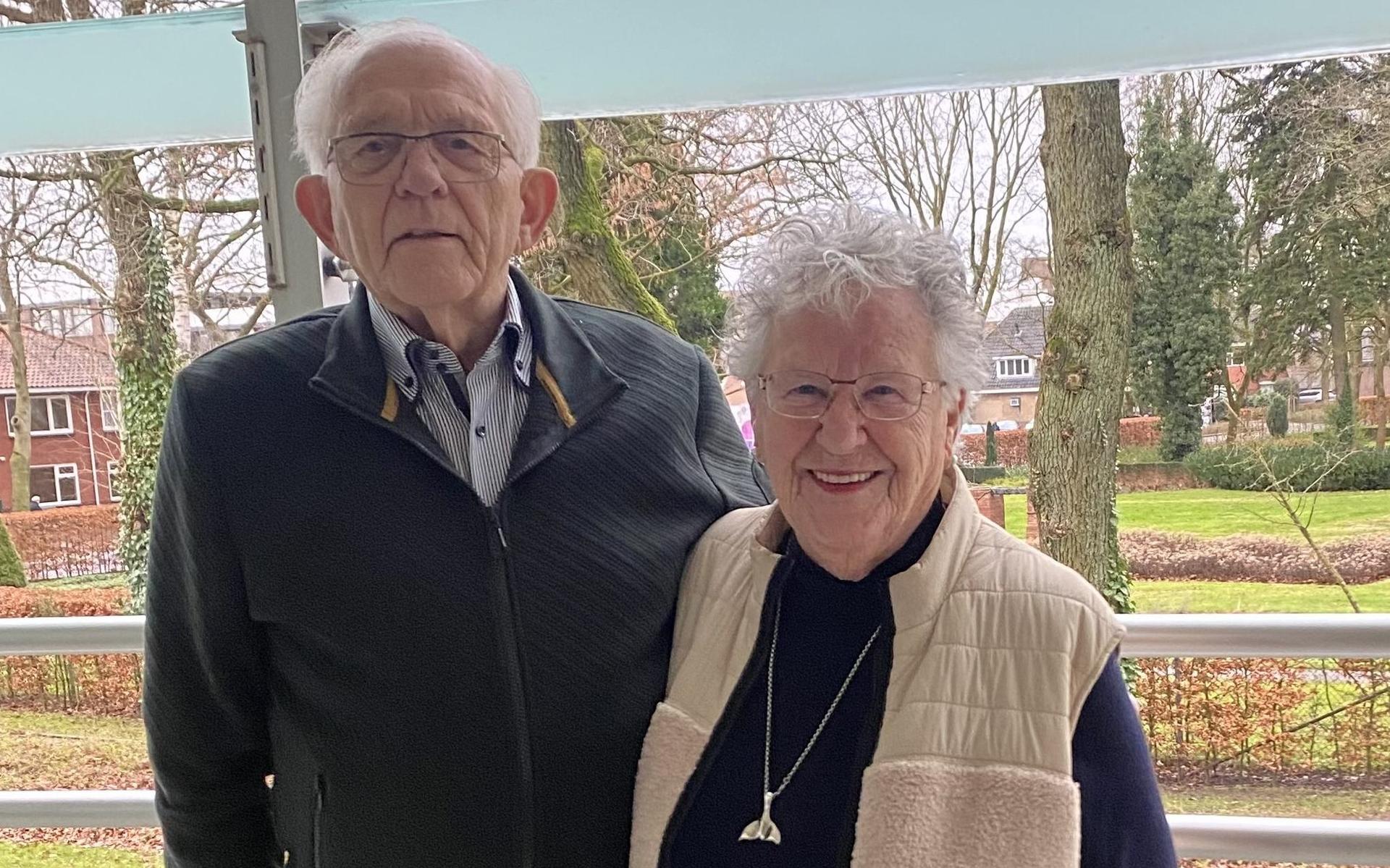 Brandweerman Ko (89) en zijn Jenny (88) uit Emmen staan na 65 jaar nog